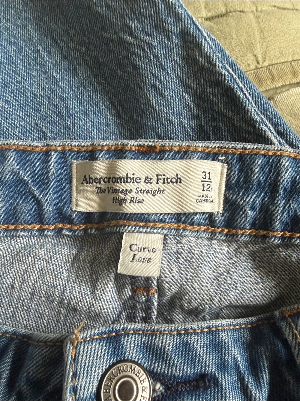 Abercrombie Vintage Straight High Rise Curve Love Jeans - Picture 2 of 3